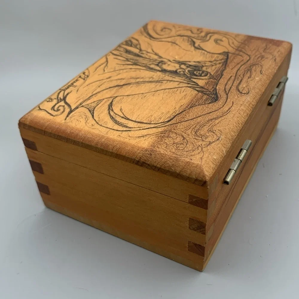 Vintage Wooden box with partly undressed female by Mundberg 1984 - Japan.
